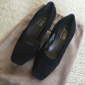 EUC Donald J. Pliner Black Kitten Heel Pump 7.5M